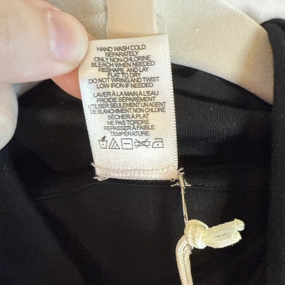 Elegant Black Sleeveless Blouse Size Medium Turtleneck NWT - Picture 7 of 10